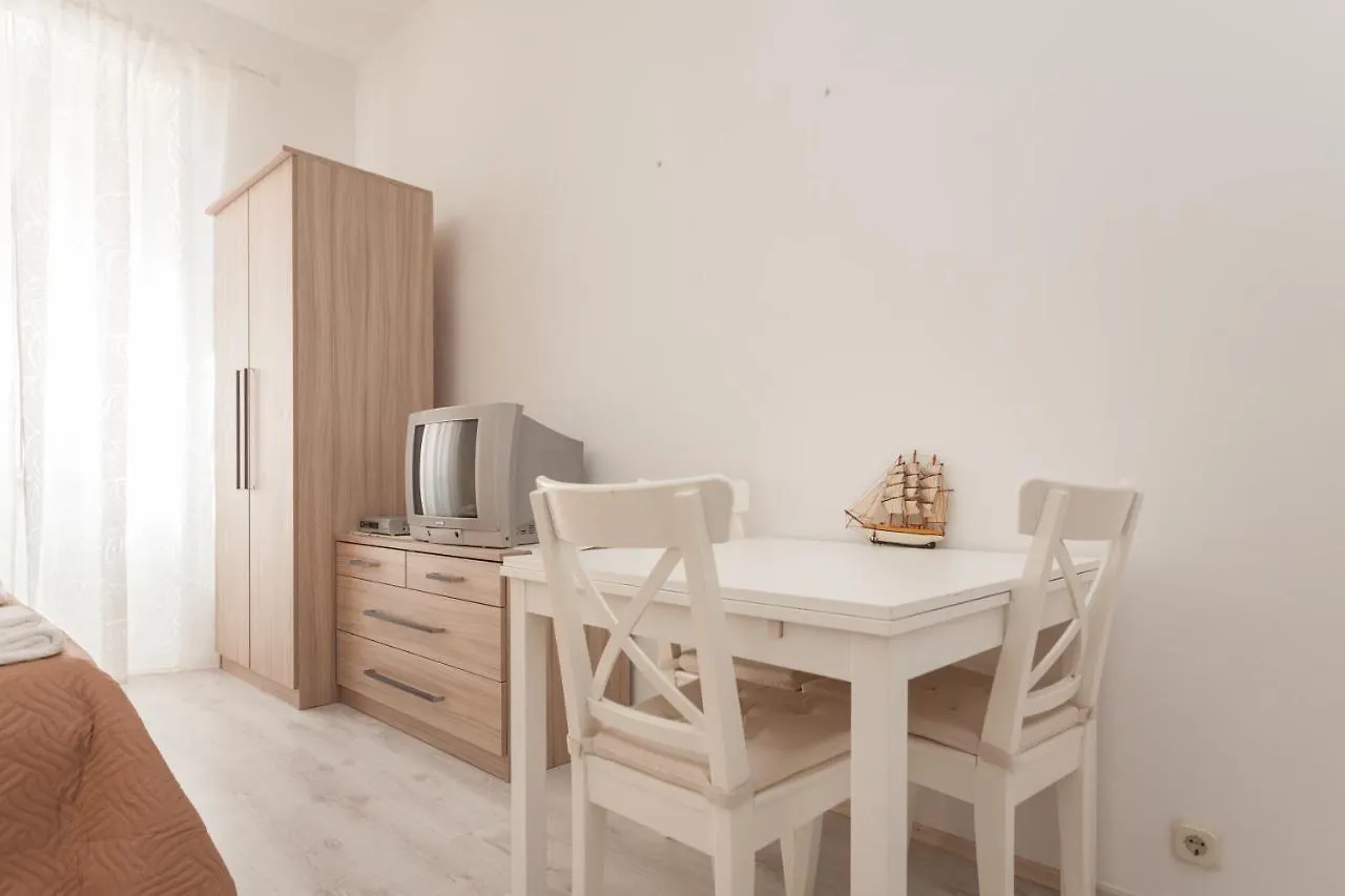 Planetrovinj Apartments
